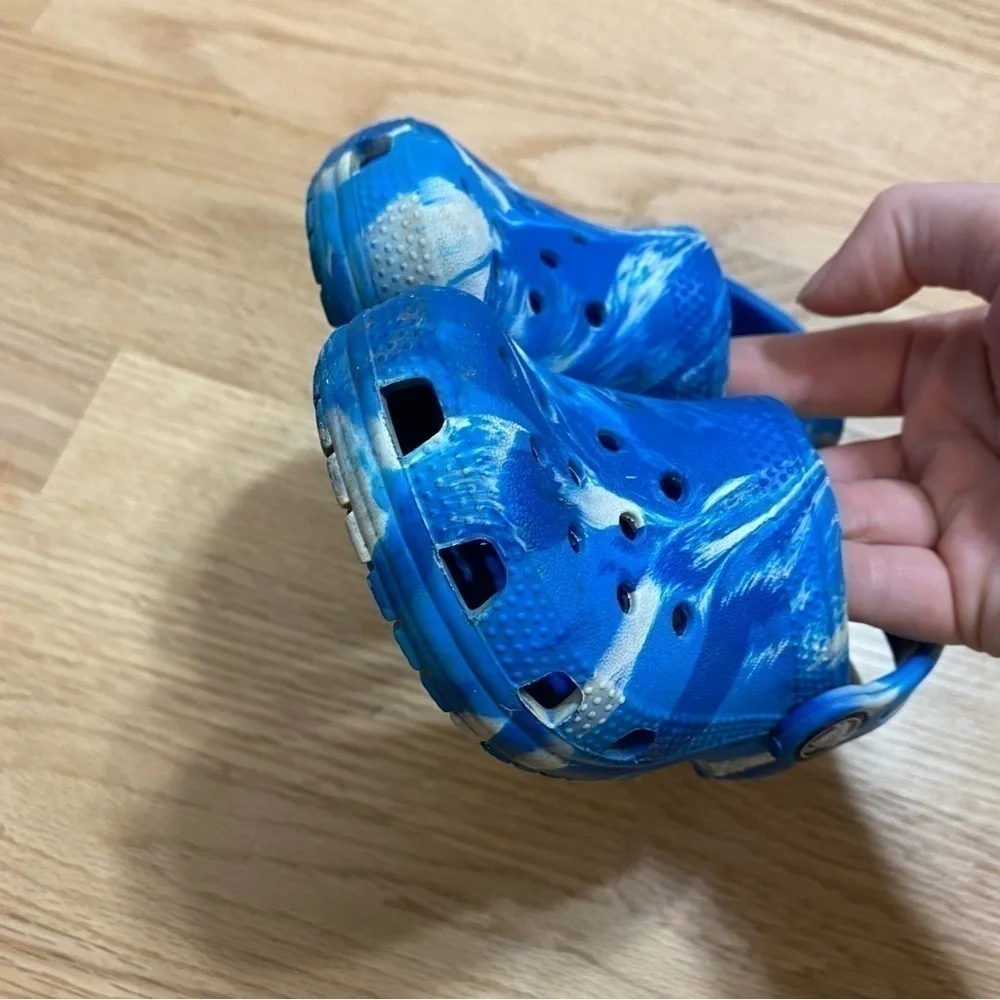 Crocs Blue Sandals Speckled Sz 3 Kids Baby Shoes Closed Toe